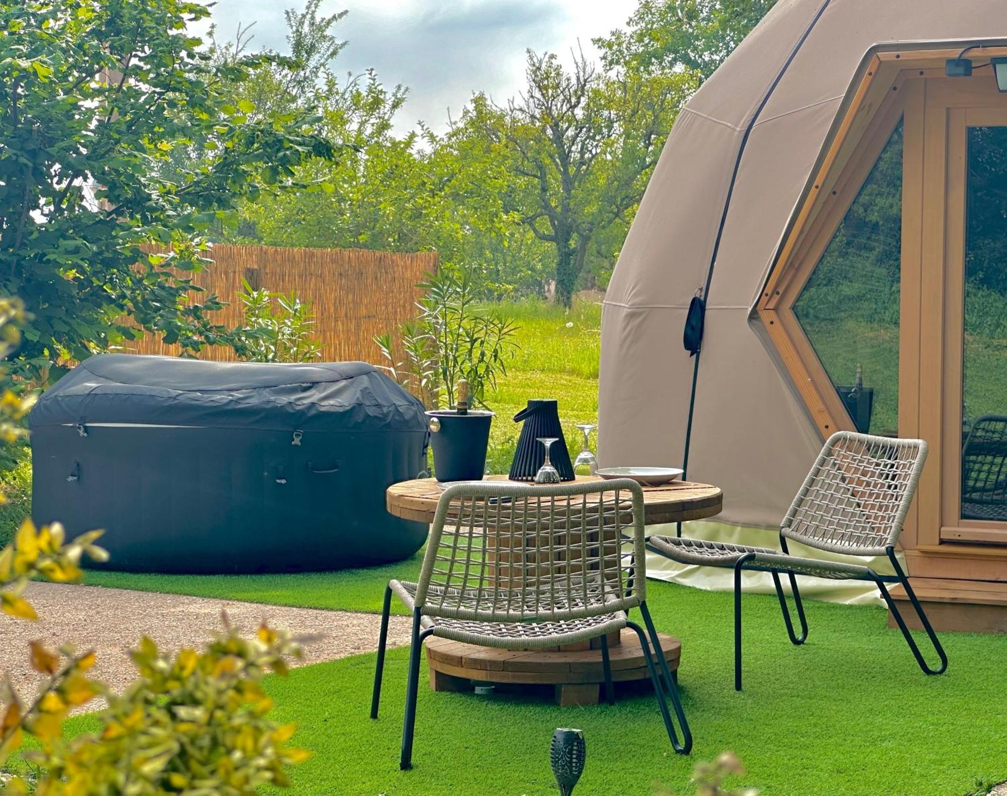 Dome Pathome Catonvielle Bagian luar foto